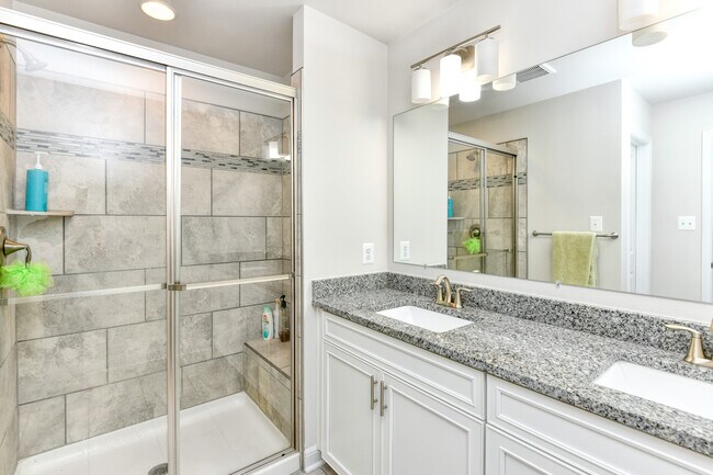 Master Bathroom - 36015 Auburn Way