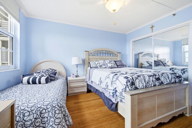 Building Photo - 3507 Oaks Way