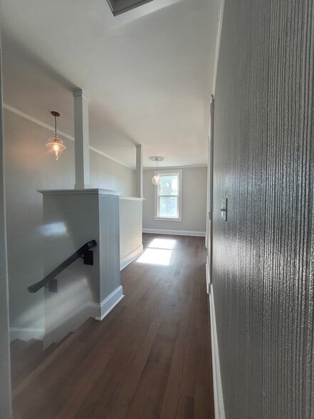 Hall - Dining Area - 232 Broadway