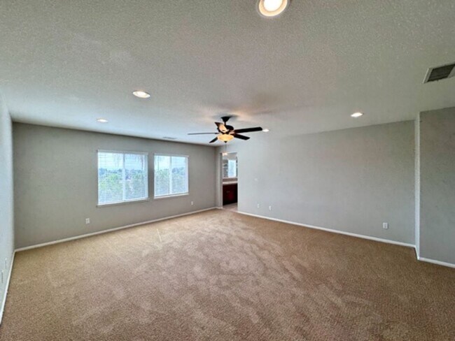 Building Photo - Oversized 5 bedroom Copper Canyon Murrieta...