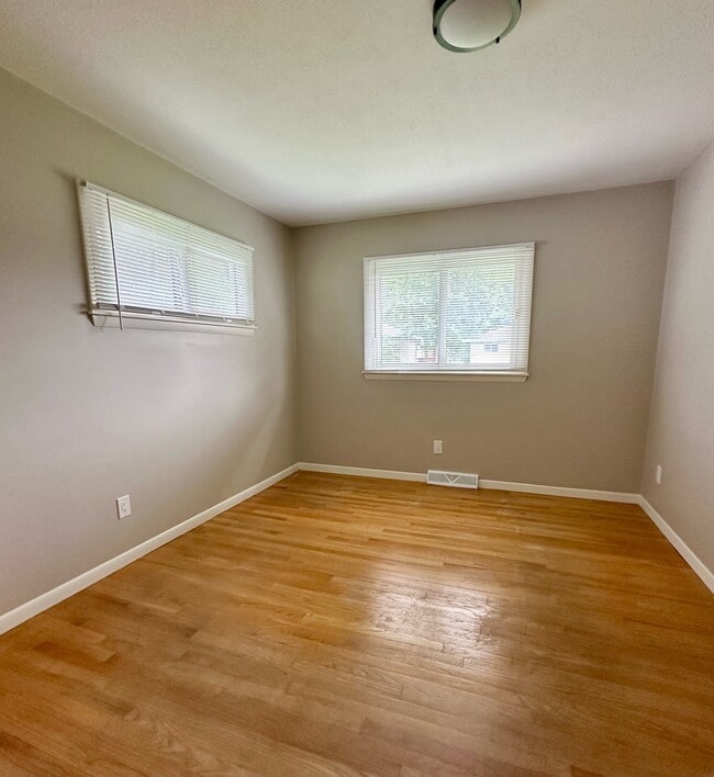Building Photo - 4016 Alice Ave