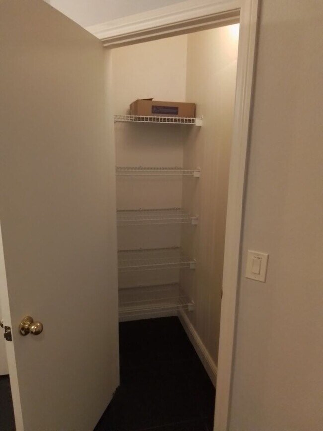 Building Photo - Spacious 4-Bed Single-Family Home in Las Vegas with Private Backyard