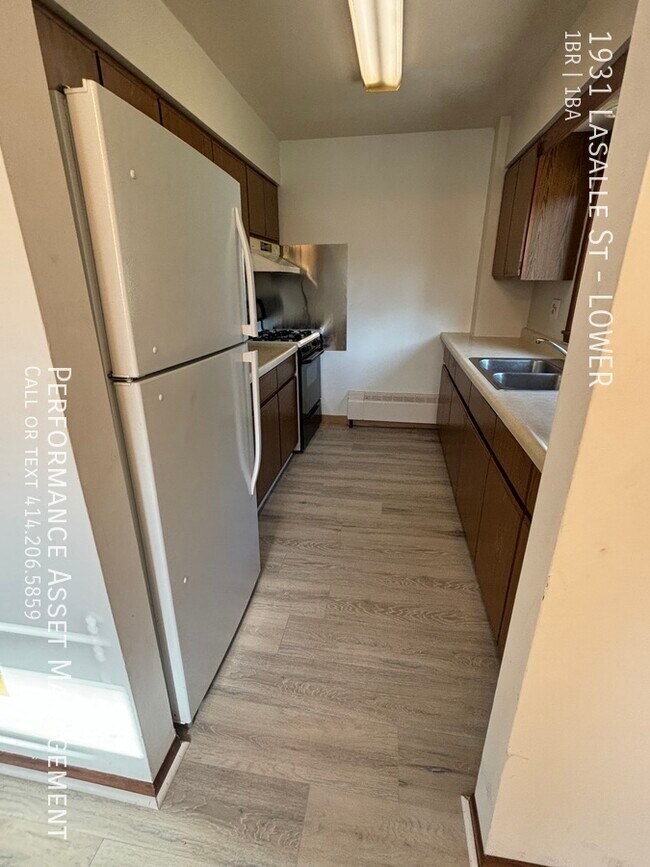 Building Photo - Lovely Racine Northside 1 Bedroom