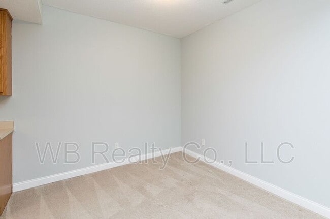 Building Photo - 10525 Hickory Dr