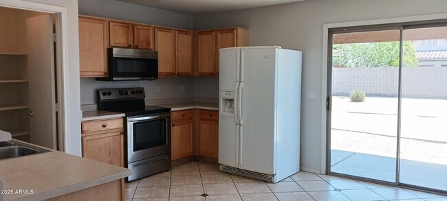 Building Photo - 4803 N 92nd Ln