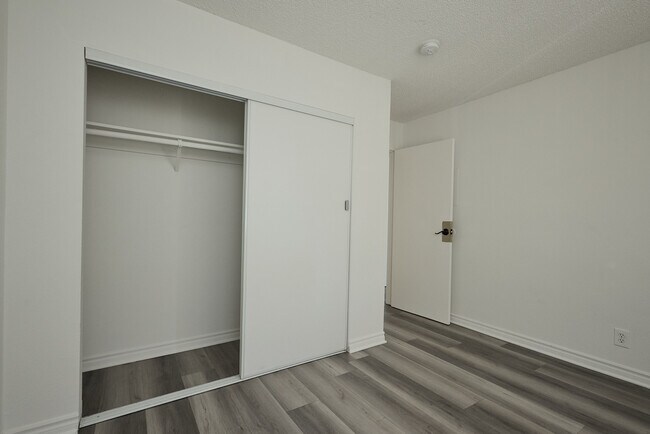 Building Photo - 943 Elden Ave