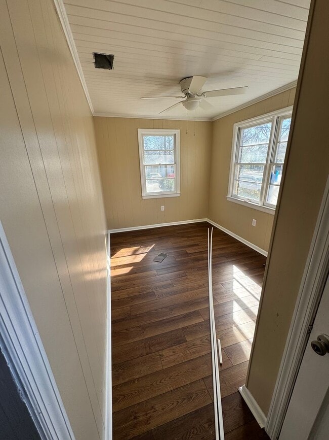 Building Photo - 4 Bed 2 Bath Brick House