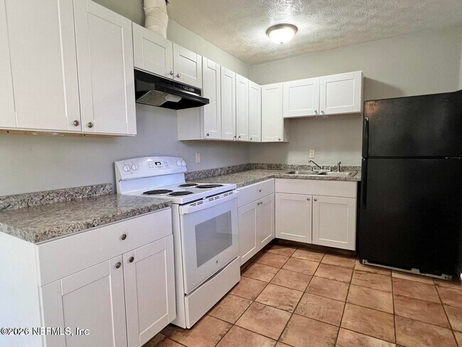 Building Photo - 6634 Kinlock Dr