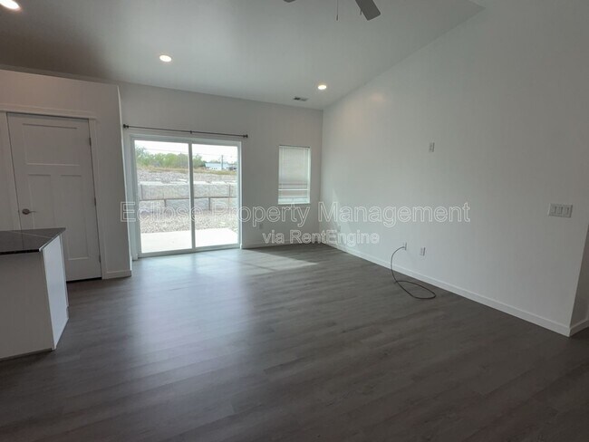 Building Photo - 147 Buena Vista Dr