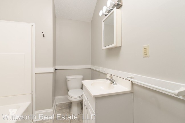 Building Photo - 404 Caplewood Dr