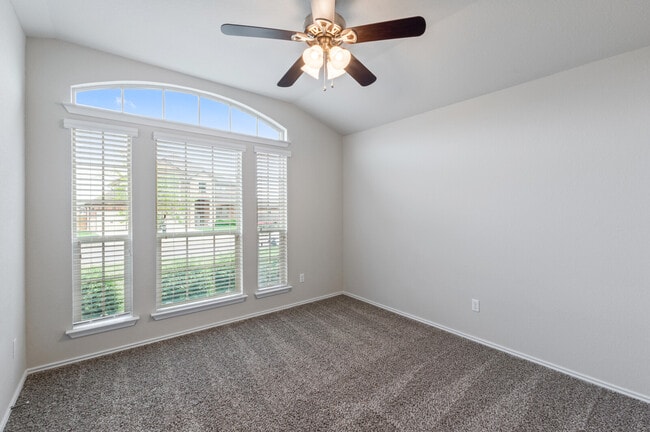 Building Photo - 1328 Blue Leaf Dr