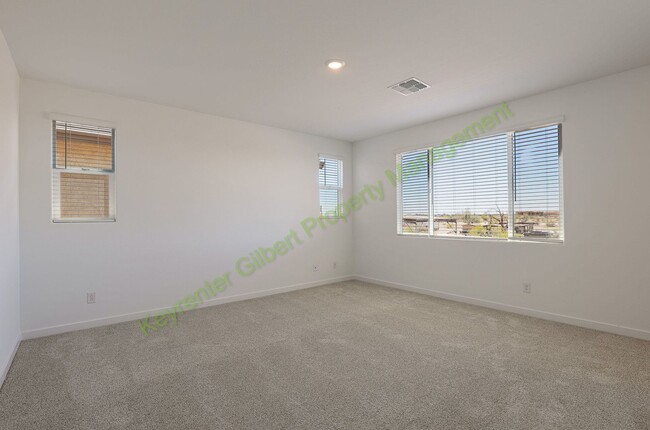 Building Photo - Pet Friendly 5 bed/3 bath in the Hawes Crossing Community of East Mesa