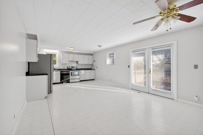 Building Photo - 9404 Locust Creek Rd