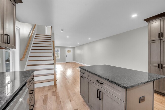 Building Photo - 88 Main St