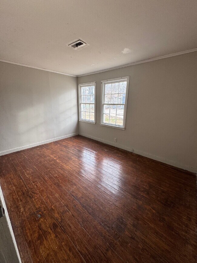 Building Photo - "Section 8 Approved Charming 2-Bedroom Duplex on East Bayley Street – Your Ideal Wichita Retreat!"