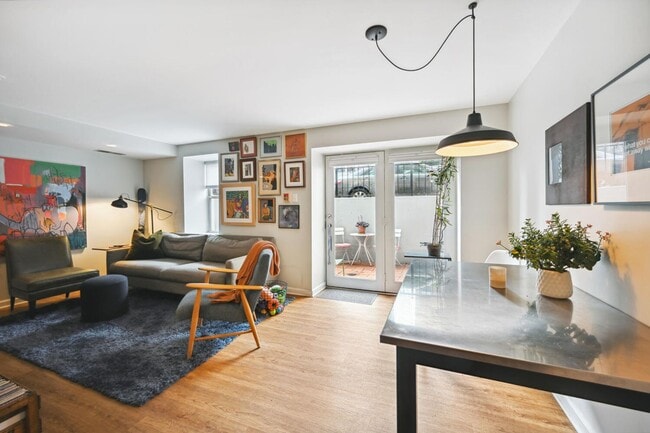 Building Photo - 1BR/1BA w/ Private Patio in DuPont Circle! Location, Location, Location!