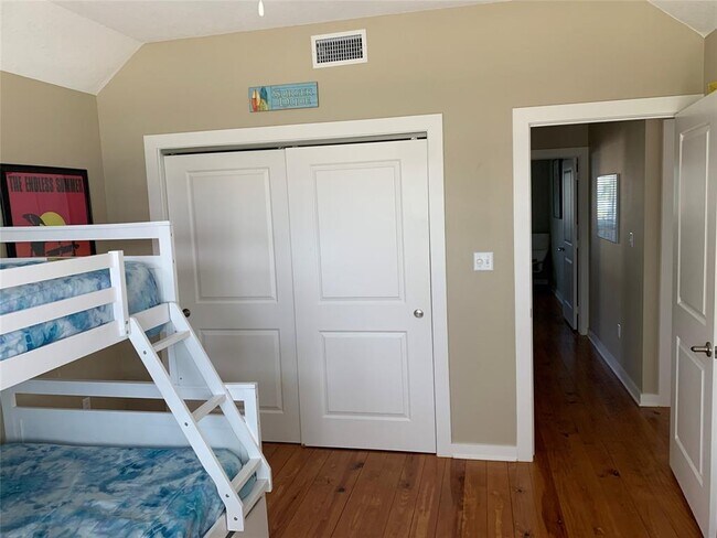 Building Photo - 13807 Mutiny Ln