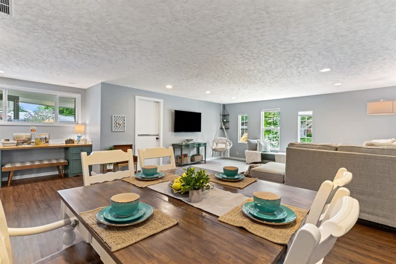 Building Photo - 3413 W Sunset Ave