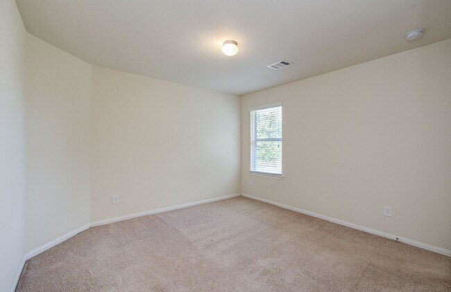 Building Photo - Open Layout & Large Backyard in Houston’s Evergreen Villas – 3 Beds, 2½ Baths