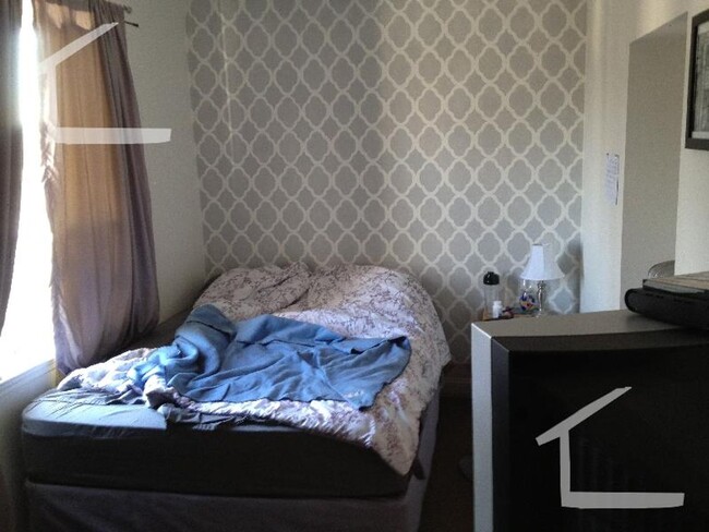 Building Photo - Great Brighton 5-Bed!