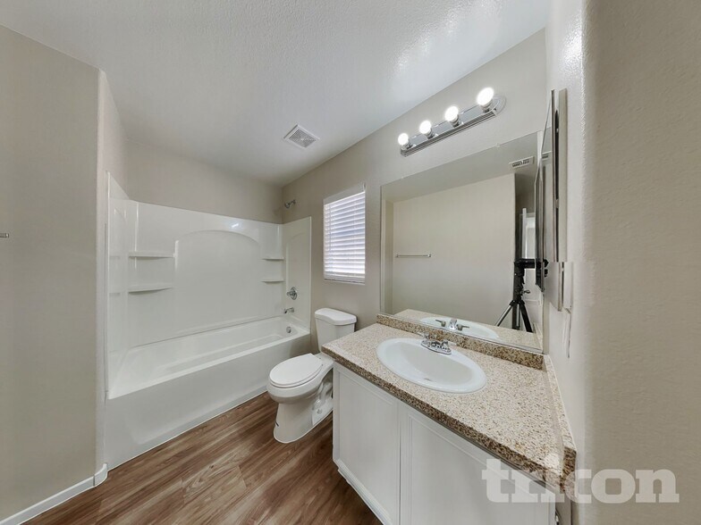 Building Photo - 10270 Nolinas St