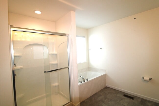 Building Photo - 130 Prairie Wind Dr