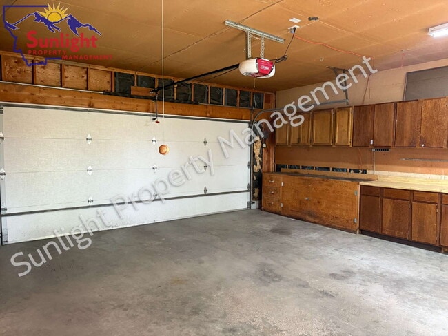 Building Photo - Spacious 4 Bed 3 Bath Home in Billings Hei...