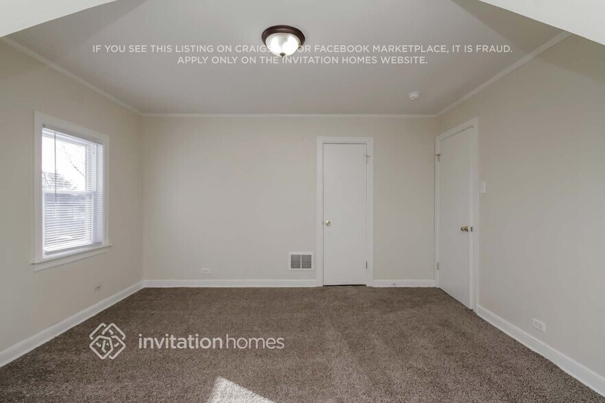 Building Photo - 9326 S 54th Ct