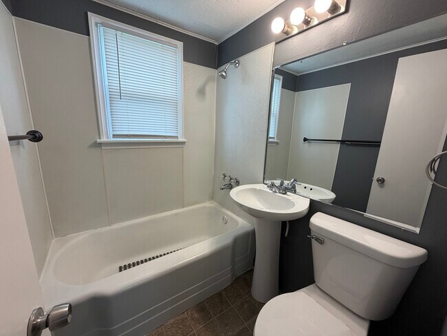 Building Photo - 535 15th Ave