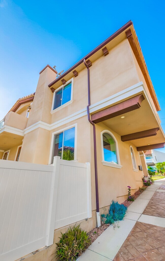 Building Photo - 1902 Marshallfield Ln