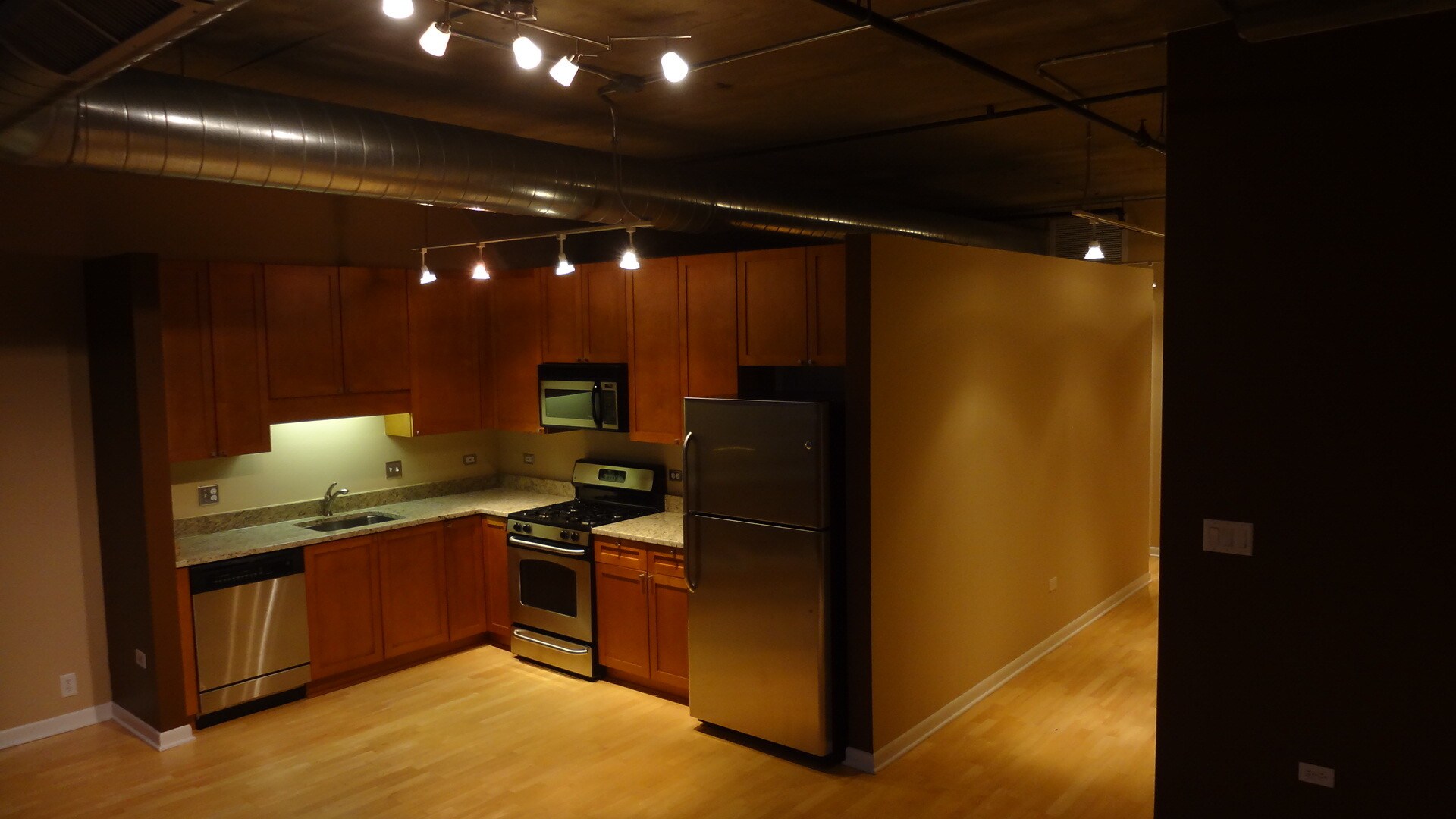 Building Photo - 1550 S Blue Island Ave