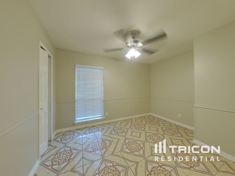 Building Photo - 7232 Harwick Ln