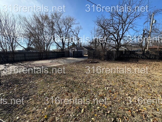 Primary Photo - $899 - 3 bed 1 bath - Single Family Home