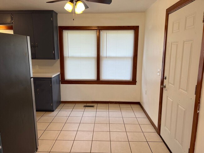 Building Photo - inviting 3-bedroom, 2-bath residence