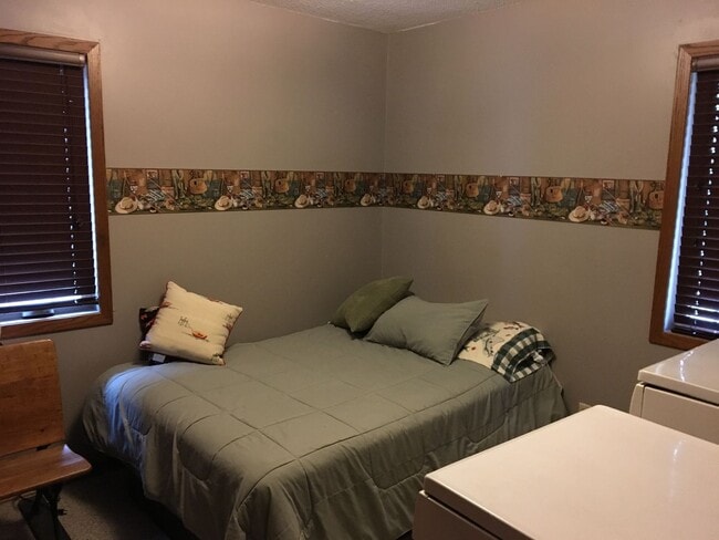 Building Photo - Fully Furnished Lake Home Available Sept. 15th, thru May 15th