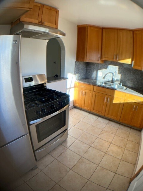 Kitchen - 4375 Overland Ave