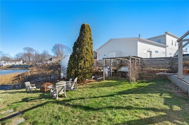 Building Photo - 15 Cedar Ave