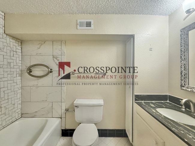 Building Photo - 1 Bed 1 Bath at Broadway Apartments! All Bills Paid!