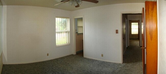 Building Photo - 2320 Zephyr Rd