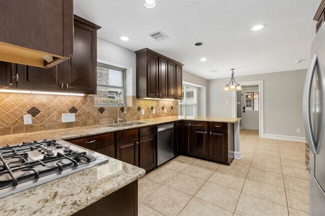 Building Photo - 16210 Chipstead Dr