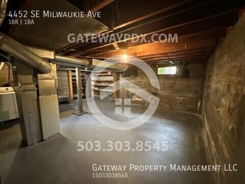 Building Photo - 4452 SE Milwaukie Ave