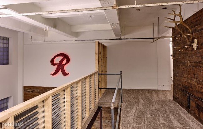 Building Photo - 3150 Airport Way S