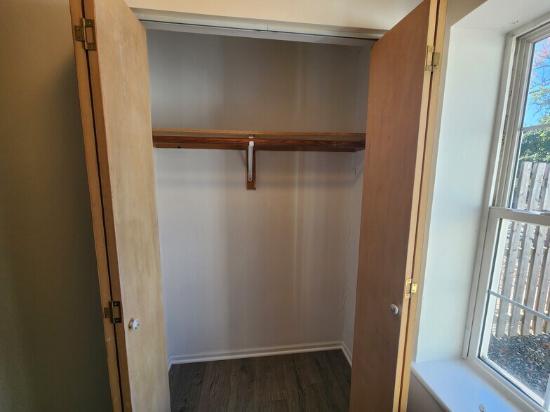 Building Photo - 296 Hockhockson