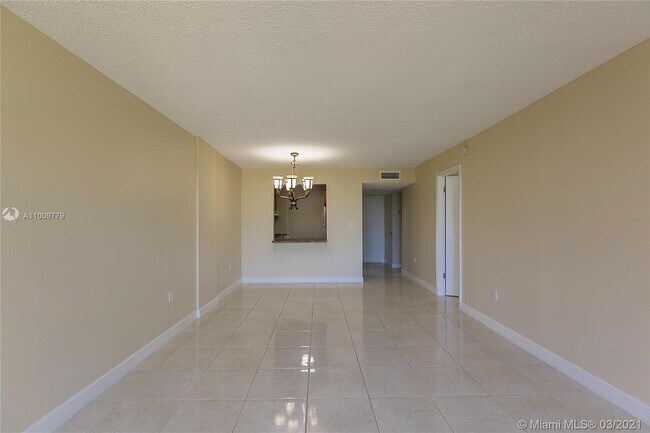 Building Photo - 13120 SW 92nd Ave