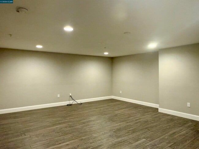Building Photo - 64 Persimmon Walk