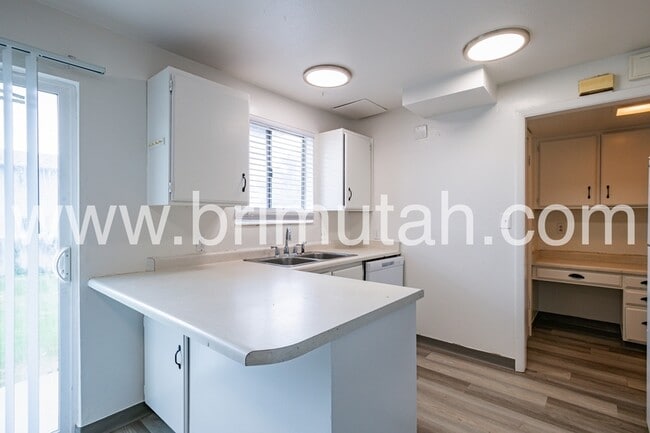 Building Photo - 4456 S Albright Dr