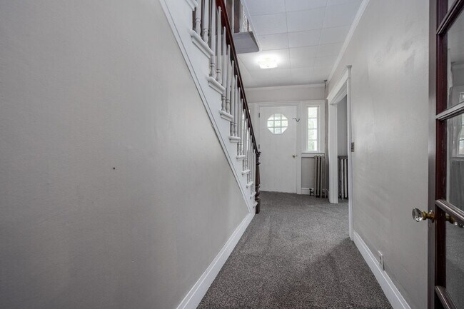Building Photo - 757 Holt Rd