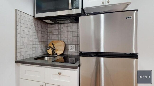 Building Photo - 0 bedroom in Manhattan NY 10003