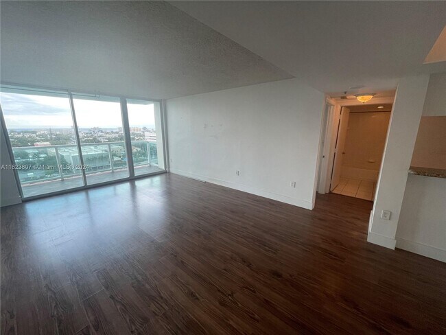 Building Photo - 650 West Ave