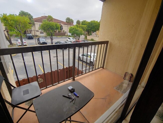 Building Photo - 690 W Park Dr